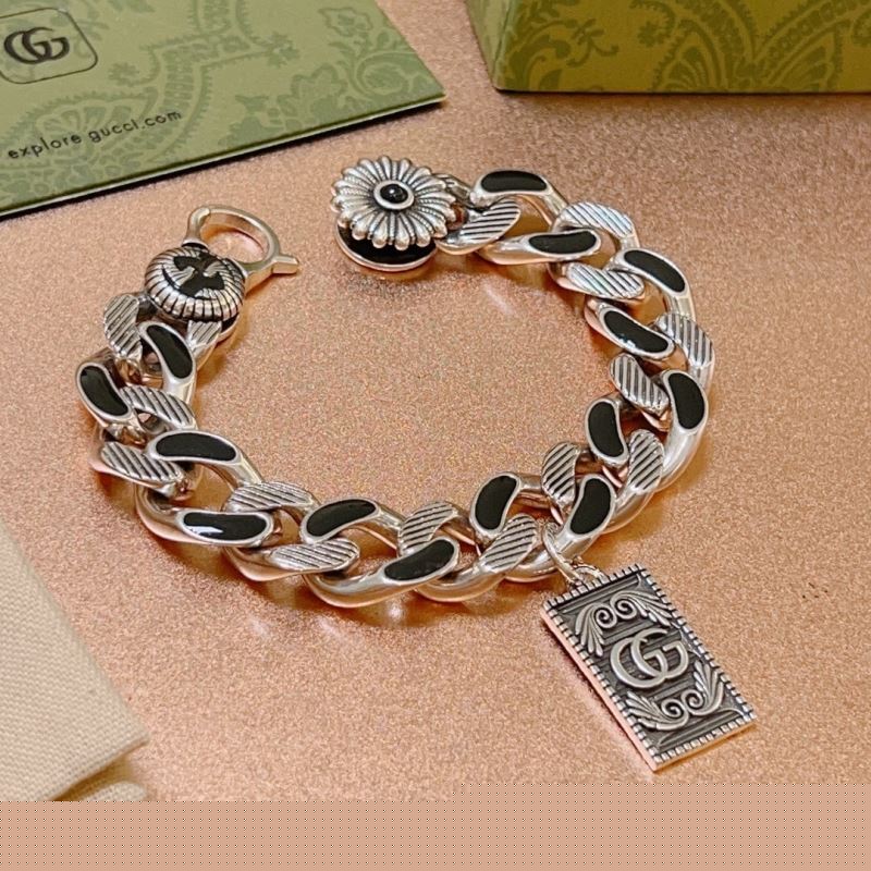 G*u*i bracelets